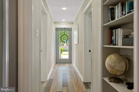 Entry Way - 106 Lighthouse Dr, Hampton, VA 23664 photo 1 of 4