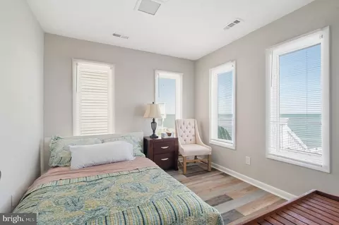 Bedroom - 106 Lighthouse Dr, Hampton, VA 23664 photo 8 of 9