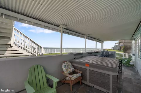 Exterior - 106 Lighthouse Dr, Hampton, VA 23664 photo 3 of 6