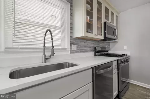 Kitchen - 106 Lighthouse Dr, Hampton, VA 23664 photo 3 of 3
