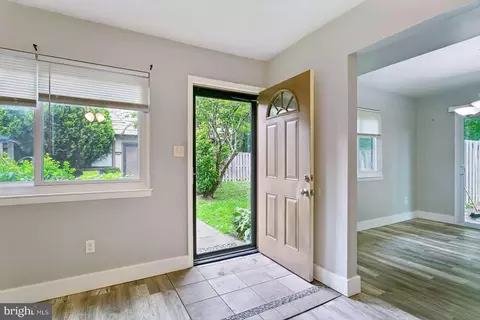 Entry Way - 1432 Granada Ct, Hampton, VA 23630 photo 2 of 3