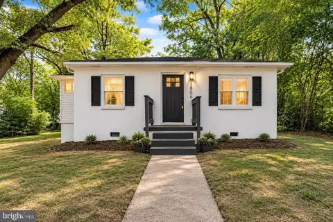 2806 Virginia St, Hopewell, VA 23860