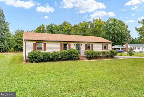 3909 Robin Hood Dr, Hopewell, VA 23860
