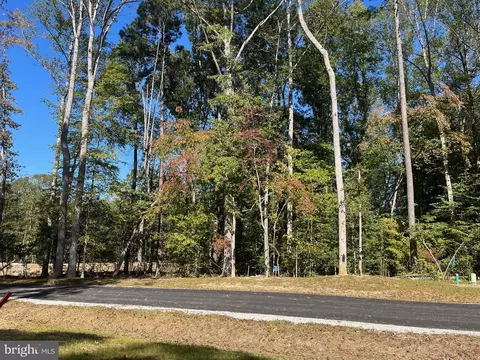 5353 Ridgewood Hills Dr, Williamsburg, VA 23188
