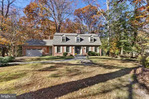 124 Lake Dr, Williamsburg, VA 23185