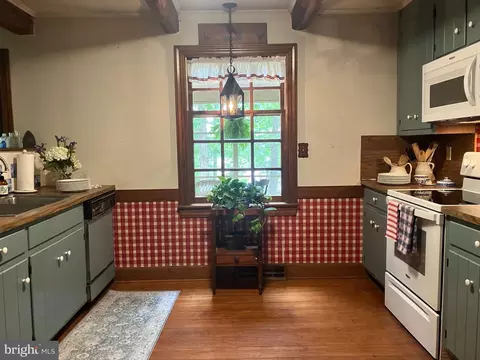 Kitchen - 128 Crownpoint Rd, Williamsburg, VA 23185 photo 1 of 2