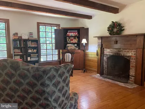 Living - 128 Crownpoint Rd, Williamsburg, VA 23185 photo 2 of 2