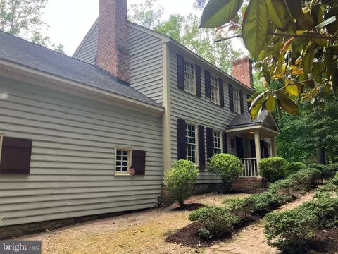 Exterior - 128 Crownpoint Rd, Williamsburg, VA 23185 photo 3 of 7