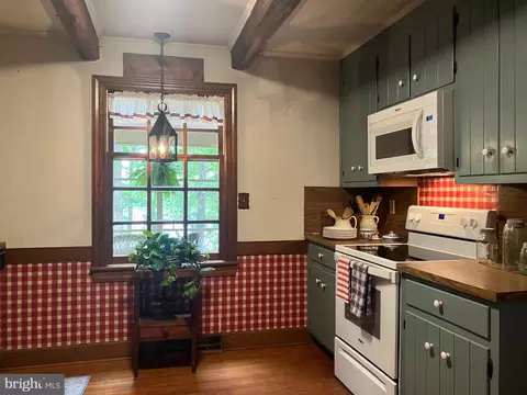 Kitchen - 128 Crownpoint Rd, Williamsburg, VA 23185 photo 2 of 2