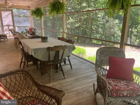Exterior - 128 Crownpoint Rd, Williamsburg, VA 23185 photo 6 of 7