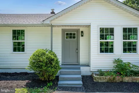 10142 Dahlgren Rd, King George, VA 22485