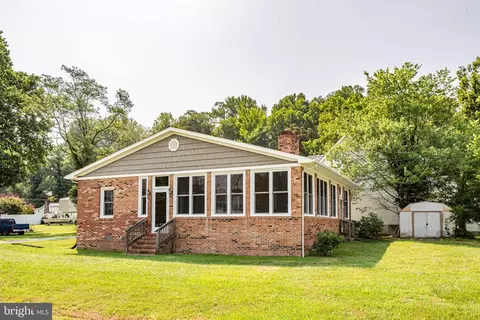 6014 Riverview Dr, King George, VA 22485