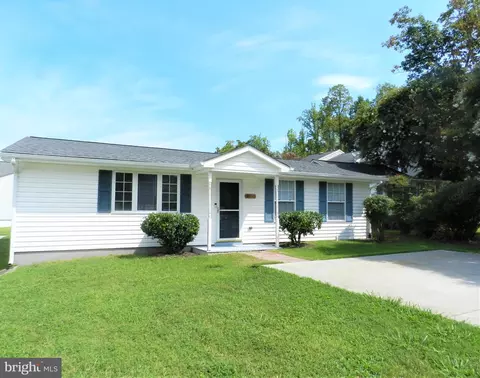 6137 Riverview Dr, King George, VA 22485