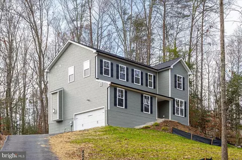 8064 Monroe Dr, King George, VA 22485