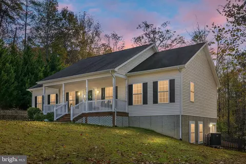 7386 Monroe Dr, King George, VA 22485