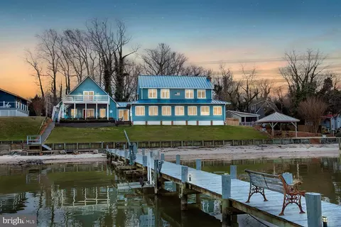 6086 Neptune Ct, King George, VA 22485