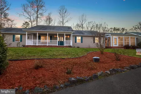 7974 Fulmont Dr, King George, VA 22485