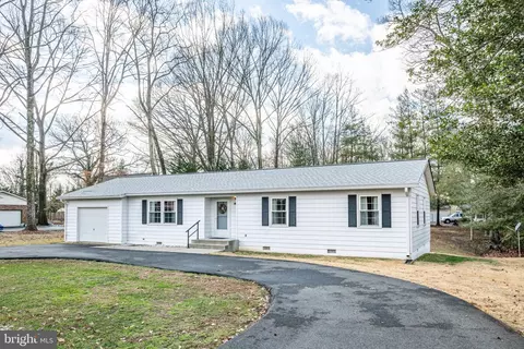 5254 Gordon Dr, King George, VA 22485