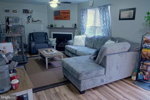 Living - 8299 Delegate Dr, King George, VA 22485 photo 2 of 6
