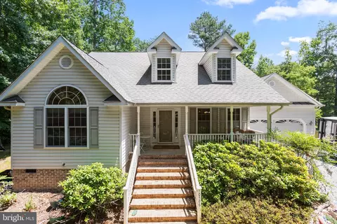 10586 Eisenhower Dr, King George, VA 22485