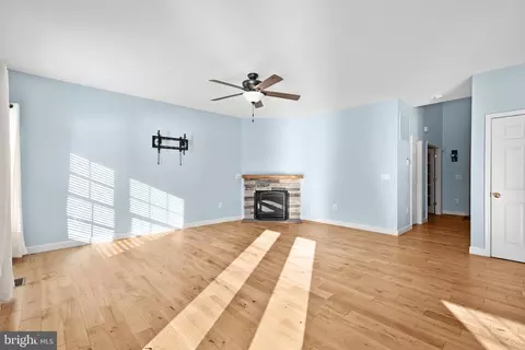 Living - 7398 Jackson Dr, King George, VA 22485 photo 3 of 4