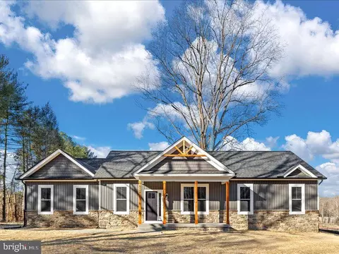 8160 Hobson Ln, King George, VA 22485