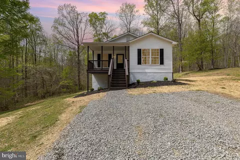 9076 Strawberry Hill Rd, King George, VA 22485