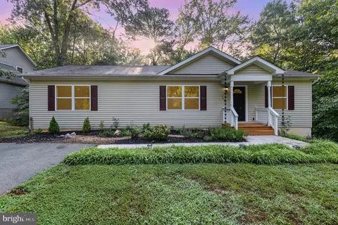 7525 Buchanan Dr, King George, VA 22485