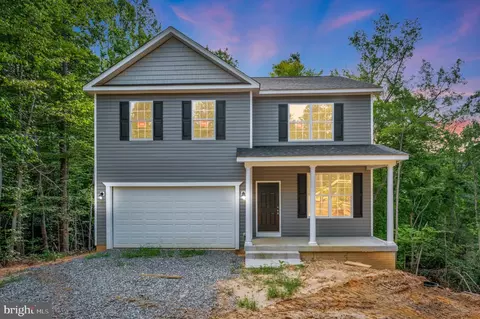 6077 Hamlin Cir, King George, VA 22485