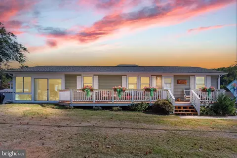 6137 1st St, King George, VA 22485