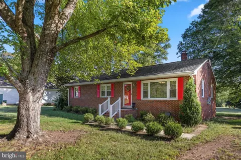 8251 Hickory Dr, King George, VA 22485