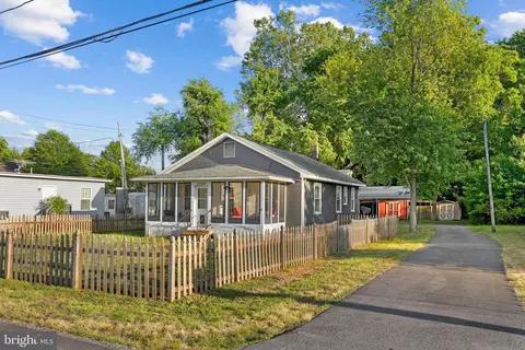 17140 12th St, King George, VA 22485