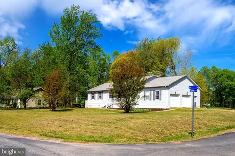8606 Stevenson Dr, King George, VA 22485