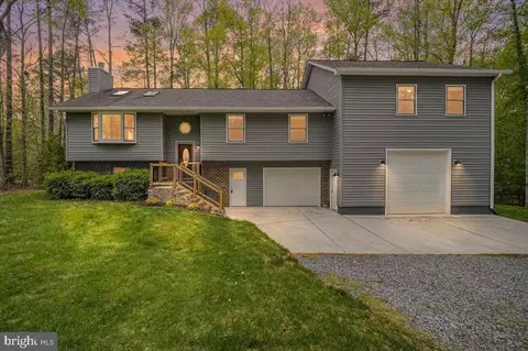 10464 Eisenhower Dr, King George, VA 22485