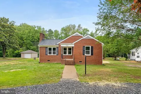 10221 Dahlgren Rd, King George, VA 22485