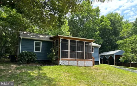 1346 N Lakeshore Dr, Louisa, VA 23093
