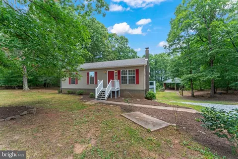 1543 Vawter Corner Rd, Louisa, VA 23093