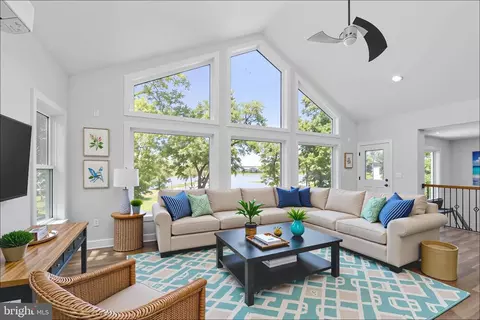 159 Plateau Rd, Louisa, VA 23093