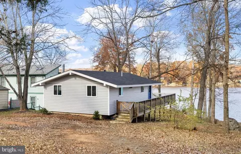 1262 S Lakeshore Dr, Louisa, VA 23093