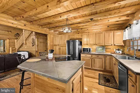 Kitchen - 17 Fox Run Forest Ln, Beaverdam, VA 23015 photo 5 of 7