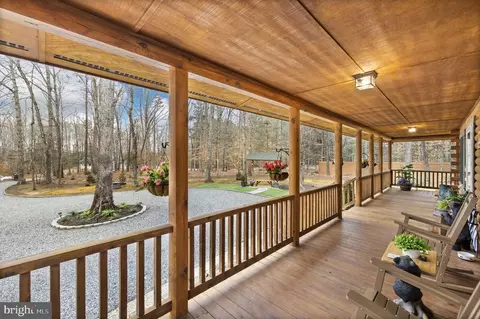 Exterior - 17 Fox Run Forest Ln, Beaverdam, VA 23015 photo 3 of 18