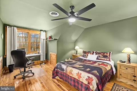 Bedroom - 17 Fox Run Forest Ln, Beaverdam, VA 23015 photo 4 of 5
