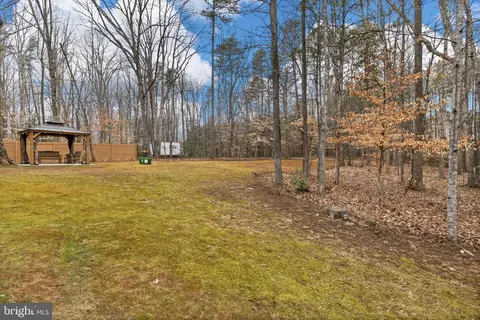 Exterior - 17 Fox Run Forest Ln, Beaverdam, VA 23015 photo 16 of 18