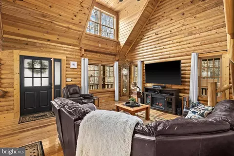 Living - 17 Fox Run Forest Ln, Beaverdam, VA 23015 photo 1 of 1