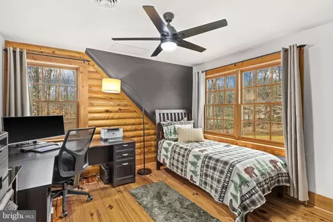 Bedroom - 17 Fox Run Forest Ln, Beaverdam, VA 23015 photo 5 of 5