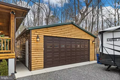 Exterior - 17 Fox Run Forest Ln, Beaverdam, VA 23015 photo 7 of 18