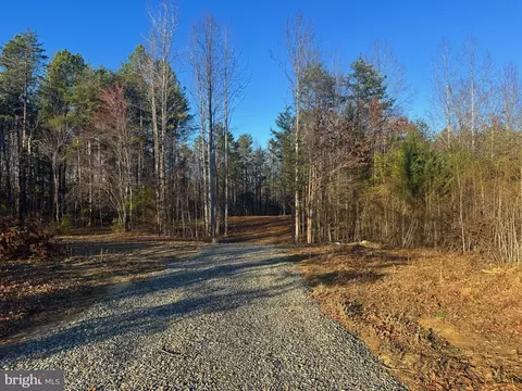 541 Equestrian Landing Trl, Bumpass, VA 23024