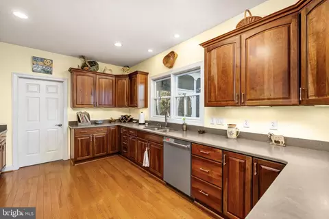 Kitchen - 544 Ark Ave, Bumpass, VA 23024 photo 2 of 4