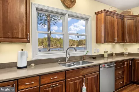 Kitchen - 544 Ark Ave, Bumpass, VA 23024 photo 3 of 4