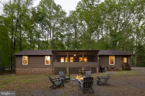 154 Becky Ct, Bumpass, VA 23024